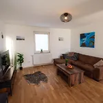 Daire Wohlfuehloase - Moderne Mit Grossem Eingezaeuntem Garten In Alleinlage An Feld & Wald, Pur Trifft Auf Komfort, Wellness Und Gute Erholung