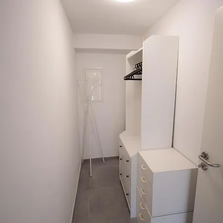 Wohlfuehloase - Moderne Mit Grossem Eingezaeuntem Garten In Alleinlage An Feld & Wald, Pur Trifft Auf Komfort, Wellness Und Gute Erholung * Alpen