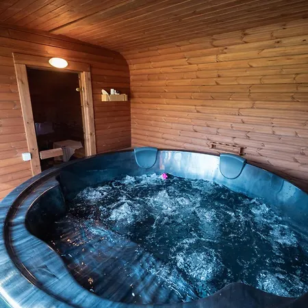 Wohlfuehloase - Moderne Mit Grossem Eingezaeuntem Garten In Alleinlage An Feld & Wald, Pur Trifft Auf Komfort, Wellness Und Gute Erholung * Alpen