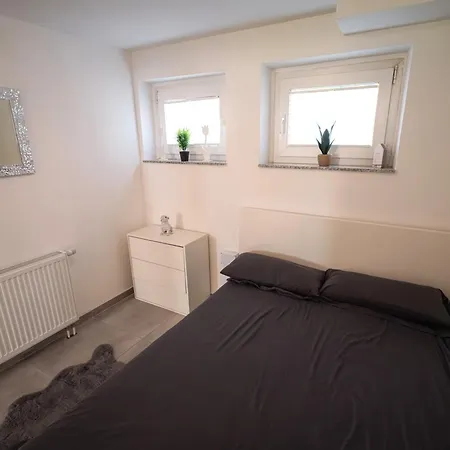Wohlfuehloase - Moderne Mit Grossem Eingezaeuntem Garten In Alleinlage An Feld & Wald, Pur Trifft Auf Komfort, Wellness Und Gute Erholung Apartment