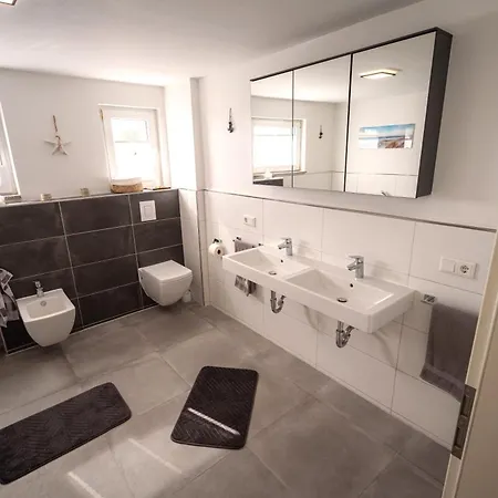 דירה Wohlfuehloase - Moderne Mit Grossem Eingezaeuntem Garten In Alleinlage An Feld & Wald, Pur Trifft Auf Komfort, Wellness Und Gute Erholung *