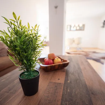 דירה Wohlfuehloase - Moderne Mit Grossem Eingezaeuntem Garten In Alleinlage An Feld & Wald, Pur Trifft Auf Komfort, Wellness Und Gute Erholung *