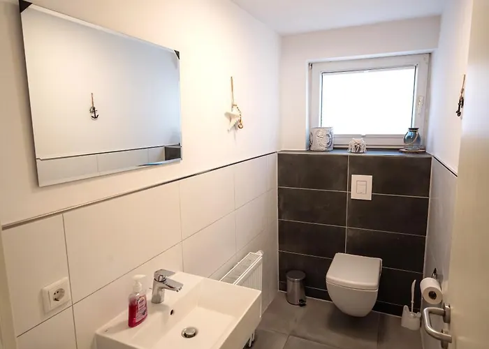 Wohlfühloase - Moderne Mit Großem Eingezäuntem Garten In Alleinlage An Feld&wald, Pur Trifft Auf Komfort, Wellness Und Gute Erholung