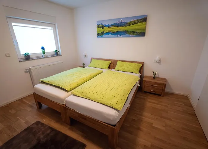 Wohlfühloase - Moderne Mit Großem Eingezäuntem Garten In Alleinlage An Feld&wald, Pur Trifft Auf Komfort, Wellness Und Gute Erholung