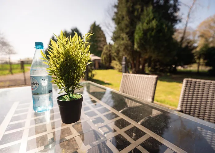 Wohlfuehloase - Moderne Mit Grossem Eingezaeuntem Garten In Alleinlage An Feld & Wald, Pur Trifft Auf Komfort, Wellness Und Gute Erholung *